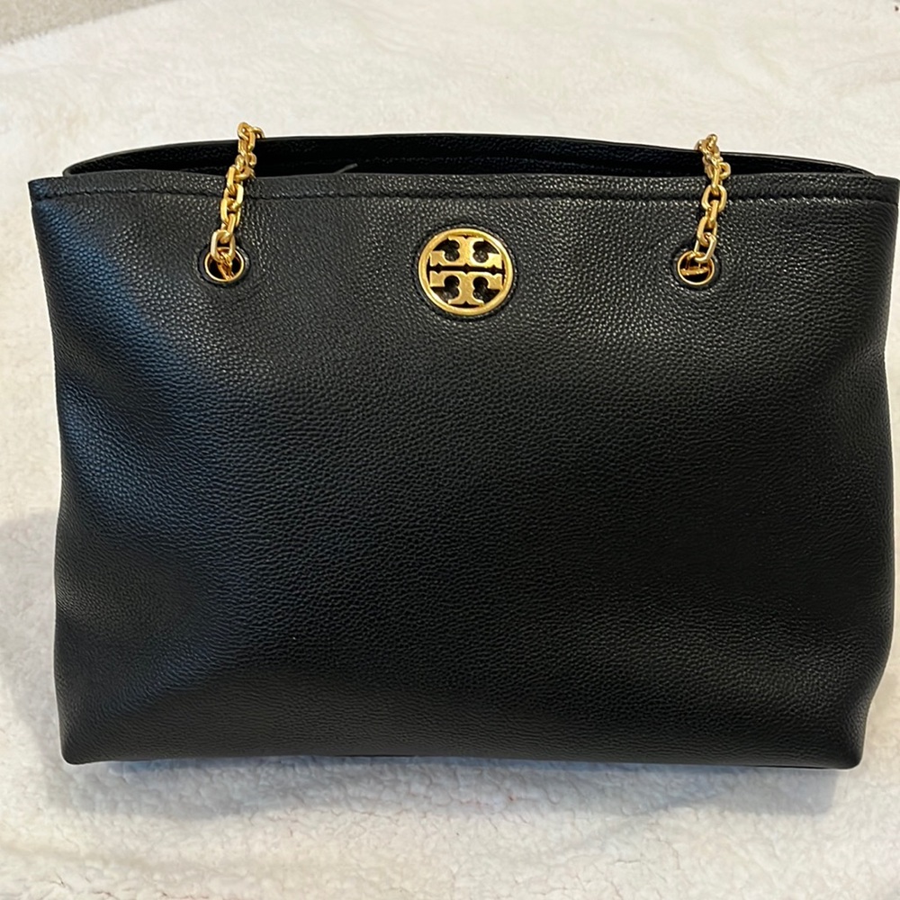 NWT Tory Burch Carson black leather tote (15x11x5.5)